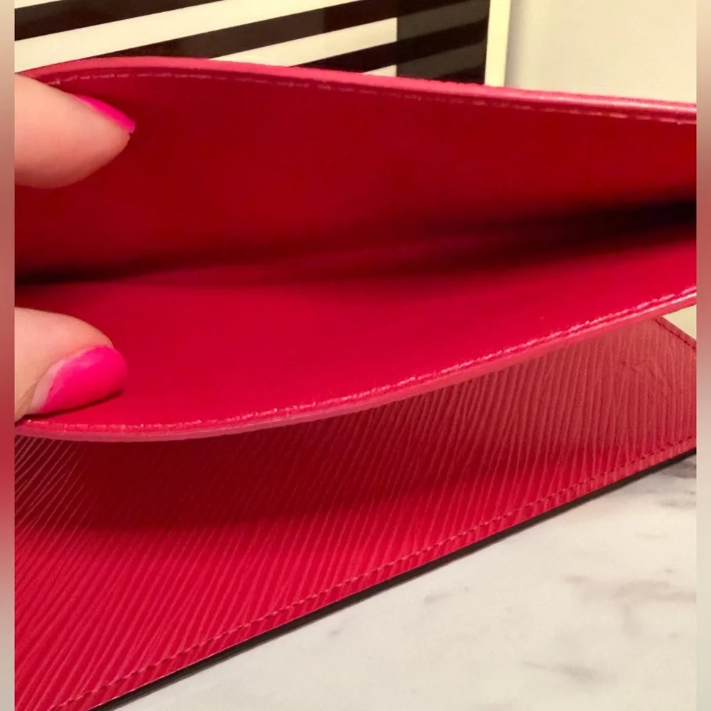 Louis Vuitton Limited Edition Felicie Pochette in Hot Pink Epi leather